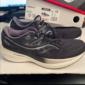 Saucony Triumph 20 Running Shoes Women's 10 M, Black/White -hardly worn